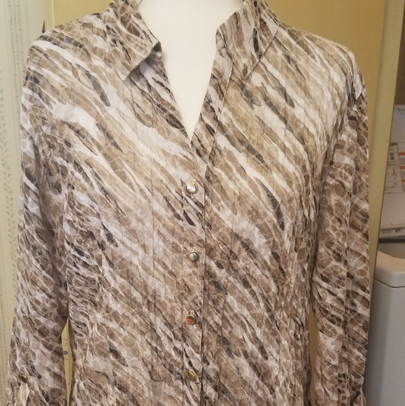 JM Collection Tops - JM 3/4 sleeve button up blouse
